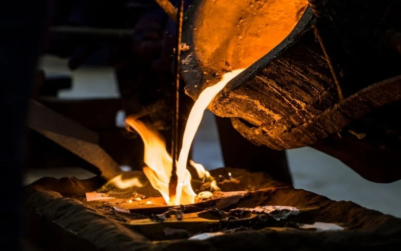 Kim loại sở hữu những tính chất đặc trưng về vật lý và hóa học