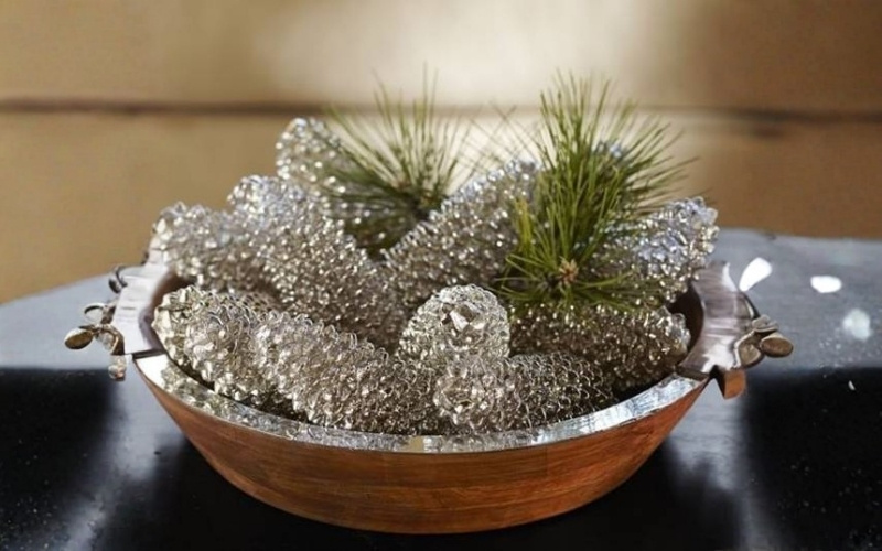 rái Thông Mạ Bạc là sản phẩm xi mạ được chế tác từ lõi quả thông tự nhiên