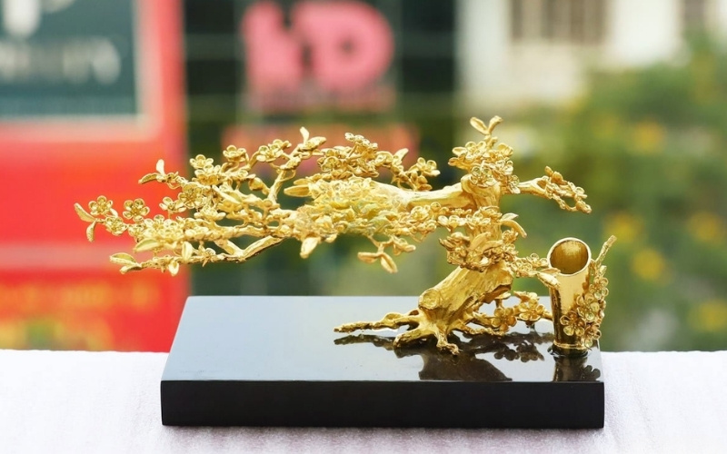 Ứng dụng của cây Lũa Thủy Sinh mạ vàng