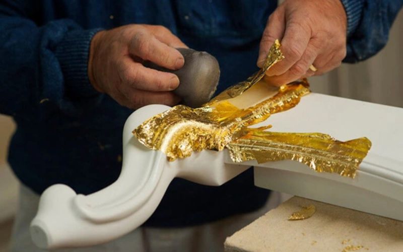 Phân biệt mạ vàng và dát vàng