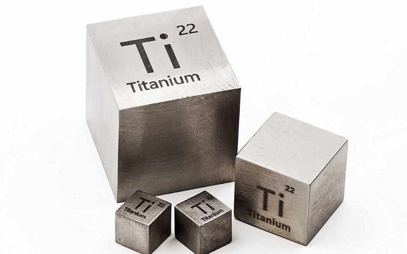 Thép titanium là thuật ngữ thường dùng để chỉ các loại thép được pha hợp kim