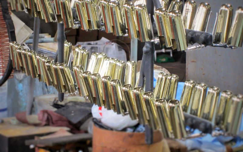 Xi mạ kim loại là một quá trình gia công bề mặt kim loại